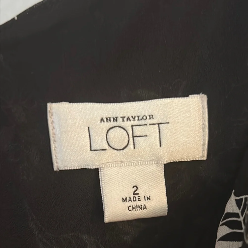 LOFT Black and Cream Floral Midi Dress size 2 fit and flare side zip‎ - Picture 5 of 9